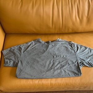 lululemon athletica Men’s Grayish Green Short Sleeve Tee